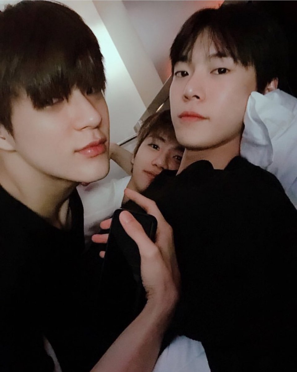 hanadeulsel's tweet photo. why is nomin always in bed with other nct members https://t.co/YoOr3KV8bG