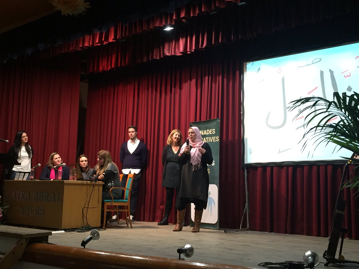antoninavarro's tweet photo. .@Ceipausiasvall La Vall d'Uixó @ana_fresn i companys #MarisolCarreguí, mares/pares del centre  #SaidaKhaldoun #VicentFas expliquen el projecte d’innovació L’escola, espai obert a les famílies #lavallinnova a III Jornades educatives per a famílies i docents  #CsCEFIRE #NulesEduca https://t.co/qjaM8gzBm8