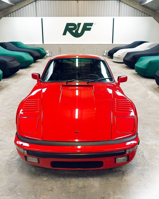 sammooresphoto's tweet image. Just looking at this thing reminds me of seeing 935s shooting flames at #lemansclassic. Reckon it will probably shoot flames as well if the right amount of right foot is used. Did some car control/speed lessons last week and itching to get #911sm out for a burn to see what i…