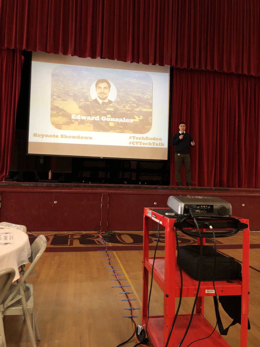 ardon_diaz's tweet image. Let’s not create artificial walls between students and teachers! Kids can present at a PD to our teachers #TeamCrowley #VisaliaEdTech #KidsTeaching