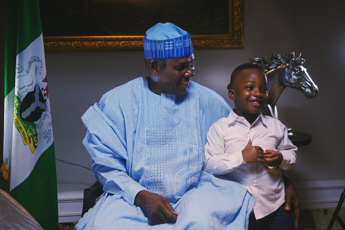 RealJERRYGANA's tweet photo. My governance direction as President will be centered around family. For me, d family unit is the most important strata in society. Promoting credible values, restoring dignity and ensuring that every Nigerian share our vision that the love for country begins with love for family https://t.co/iDIigj4nrE