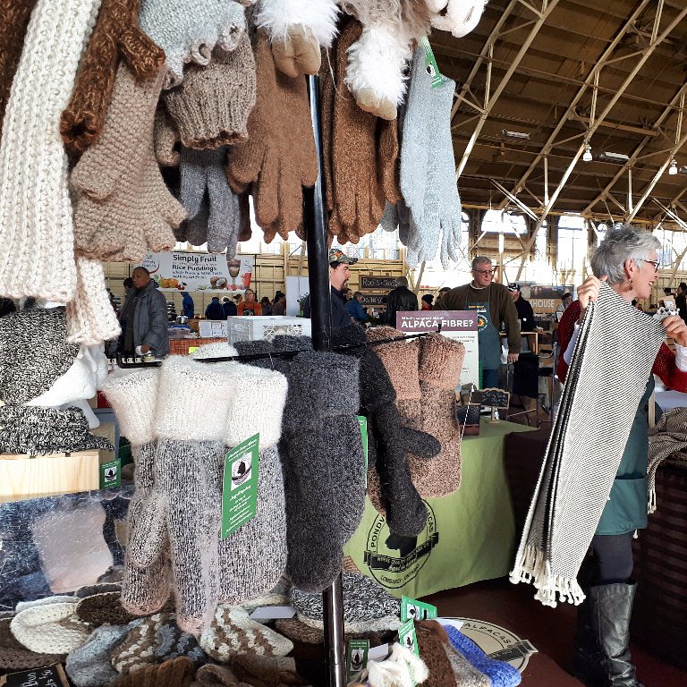 OttawaFarmMkt's tweet photo. It's a cold one this weekend! Be sure to dress warmly for tomorrow's market - although we are indoors, it can still be a little brisk.

You will also be able find hot food and beverages, as well as hats, gloves, scarves, and more!

#ottawa #myottawa https://t.co/QTavoGAa7V