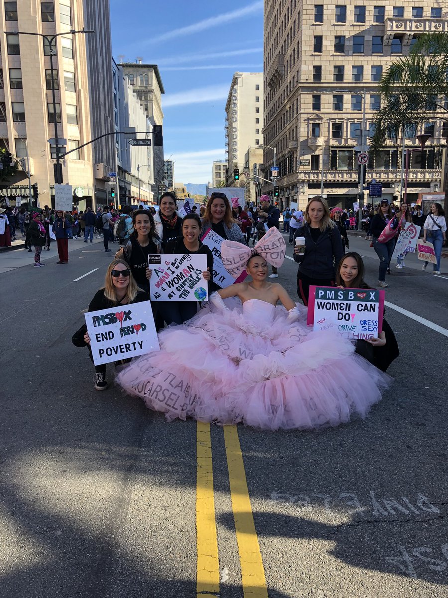 pmsboxco's tweet photo. Join us NOW for the #WomensMarchLA. Beautiful vibe, beautiful people, beautiful weather! #WomenAreAmazing https://t.co/ExgnOzly6h