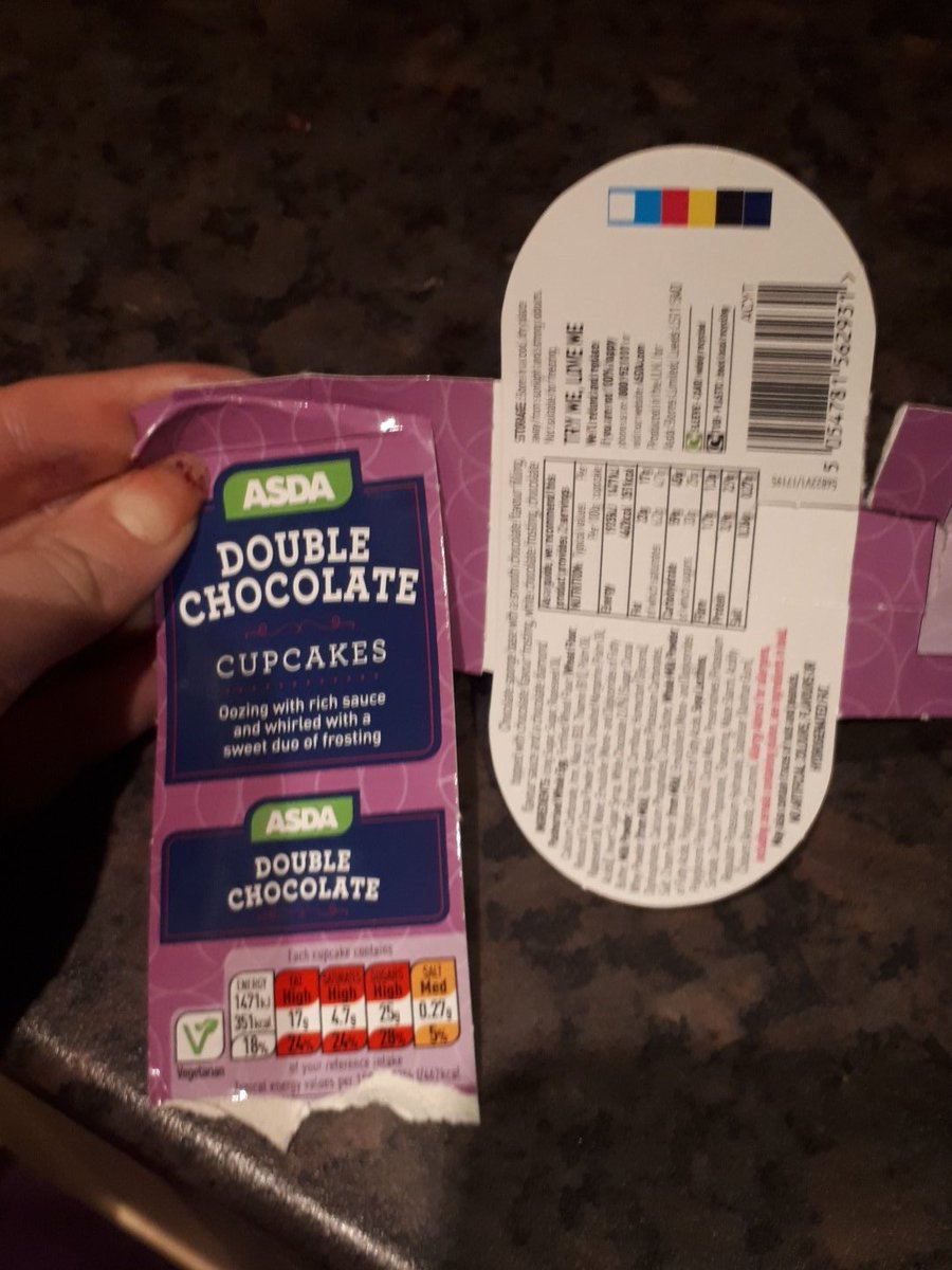 lydiacarney2's tweet photo. When your @asda delivery swaps vegan cupcakes for non vegan ones and you don't notice until after eating them. Glad I didn't have an allergy and DIE. #veganproblems https://t.co/9Y6LjTTw4w