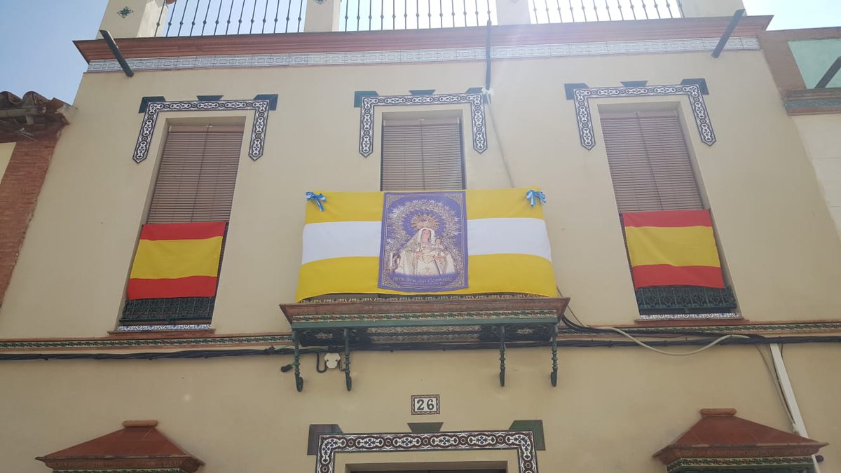 GJConsuelo's tweet photo. Ponemos a la venta las colgaduras hechas a medida con los colores de las imágenes a 20€ los 3 metros, y 10€ más por metro adicional. Lazos a parte.
Podéis encargarlas en la tienda de @PilarParrillaR1 o preguntar a los integrantes del grupo vía Twitter.
#ConsuelodelosAfligidos https://t.co/7YoiZmBnfB
