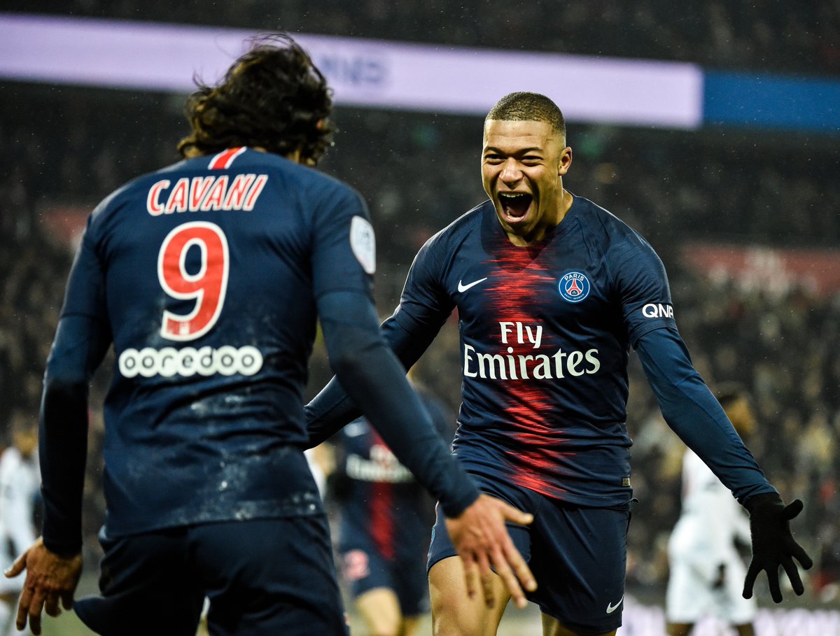 Celebración de Cavani y Mbappé ante el Guingamp (Foto: PSG).