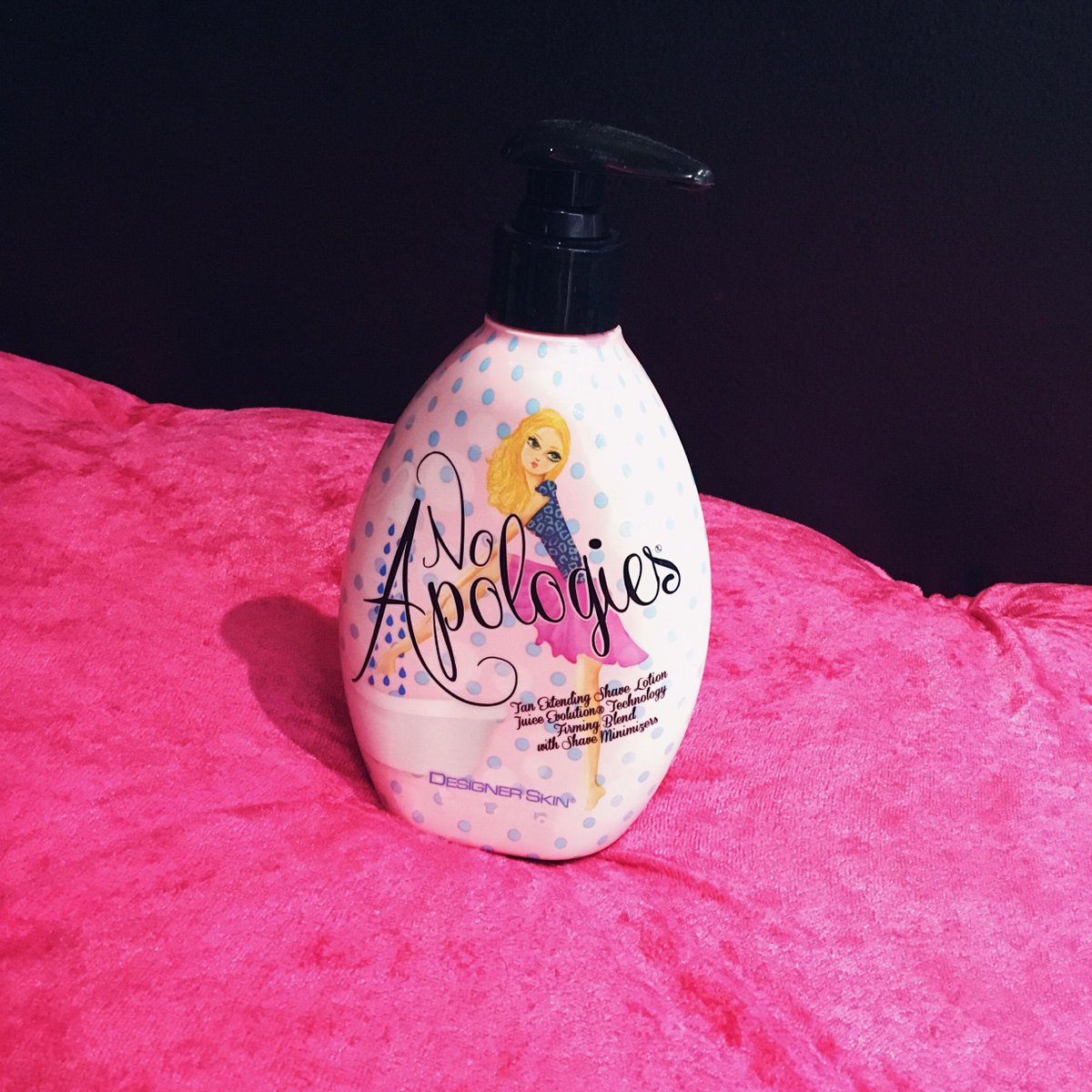Sol_Sunless's tweet photo. Need to shave but don't want to ruin your tan? Try No Apologies! A tan extending shave lotion that helps rid skin of stubble, while nourishing and protecting color. Be sure to grab a bottle at your next visit! 💕

#beauty #skincare https://t.co/e2BQFsEBA4