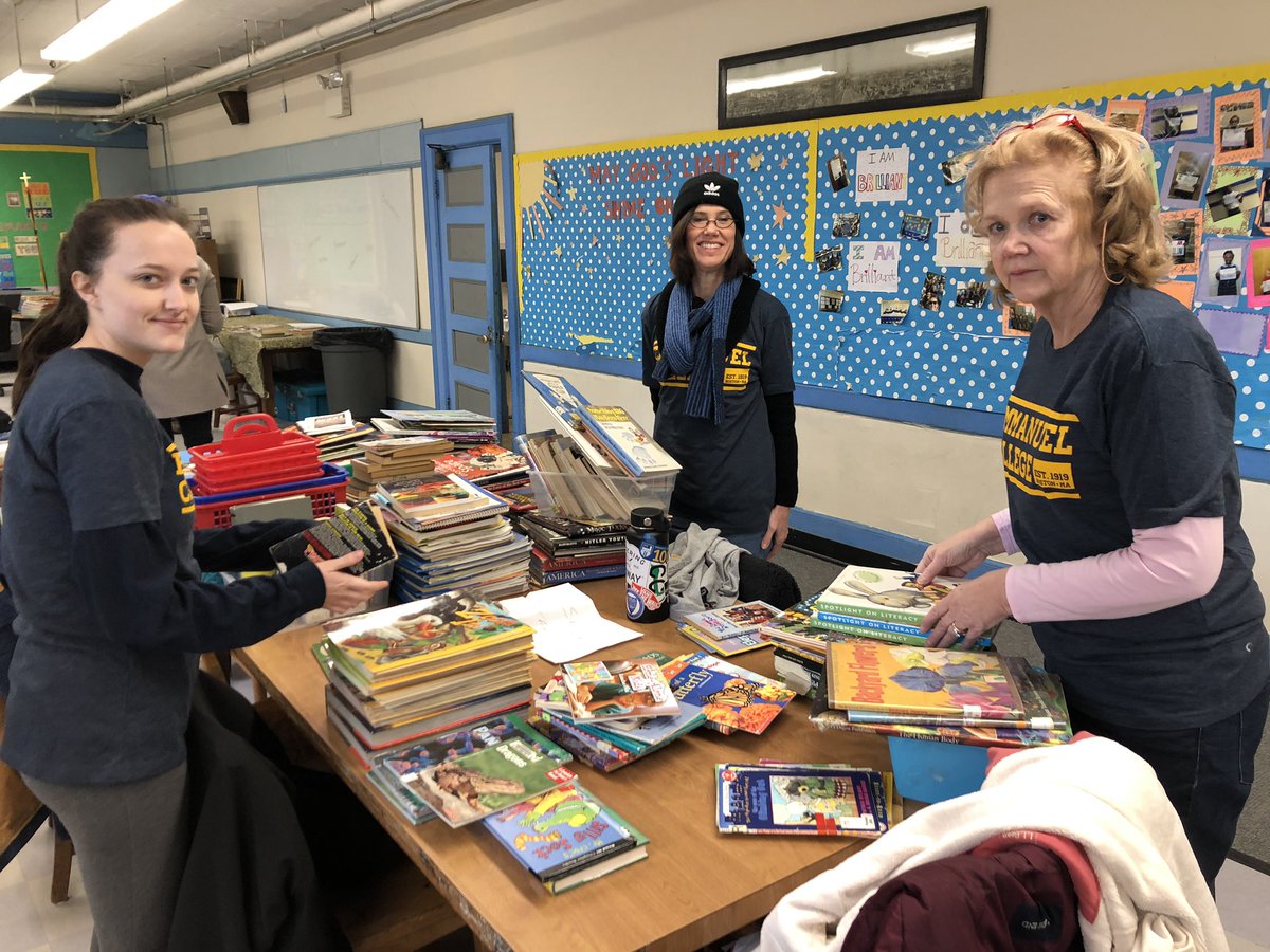 BradleydDeirdre's tweet photo. Kicking off the Centennial Service Challenge @EmmanuelCollege with our Annual MLK Jr. Day of Service - students, alumni, faculty, staff, family and friends all serving together! #emmanuel100 ππππ #ecserves https://t.co/lbOOy9emxo