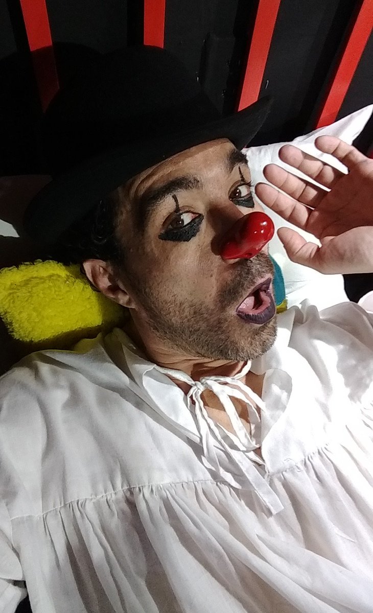 conplumasteatro's tweet photo. No hay nada más curativo que la risa, así que ven a curarte de todos tus males viendo MALA NOCHE, Teatro Clown, en la Sala 8 de Microteatro Mexico, Roble #3 Col. Santa María la Ribera. 
Sábado funciones a partir de las 7:00. https://t.co/kHUu4VUA0g