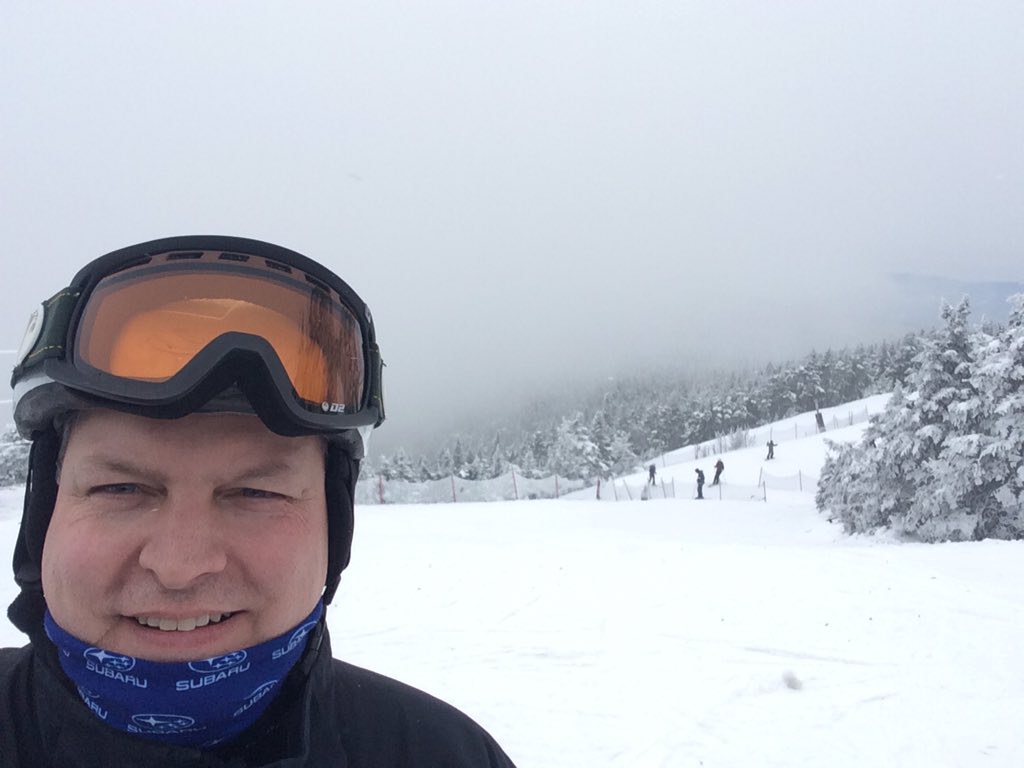 FramWorMBTA's tweet photo. #SkiTheBeast #ClearBeforeLunch #CloudsRollingInAfterLunch #PeakLodge https://t.co/6ZjKGV3byC