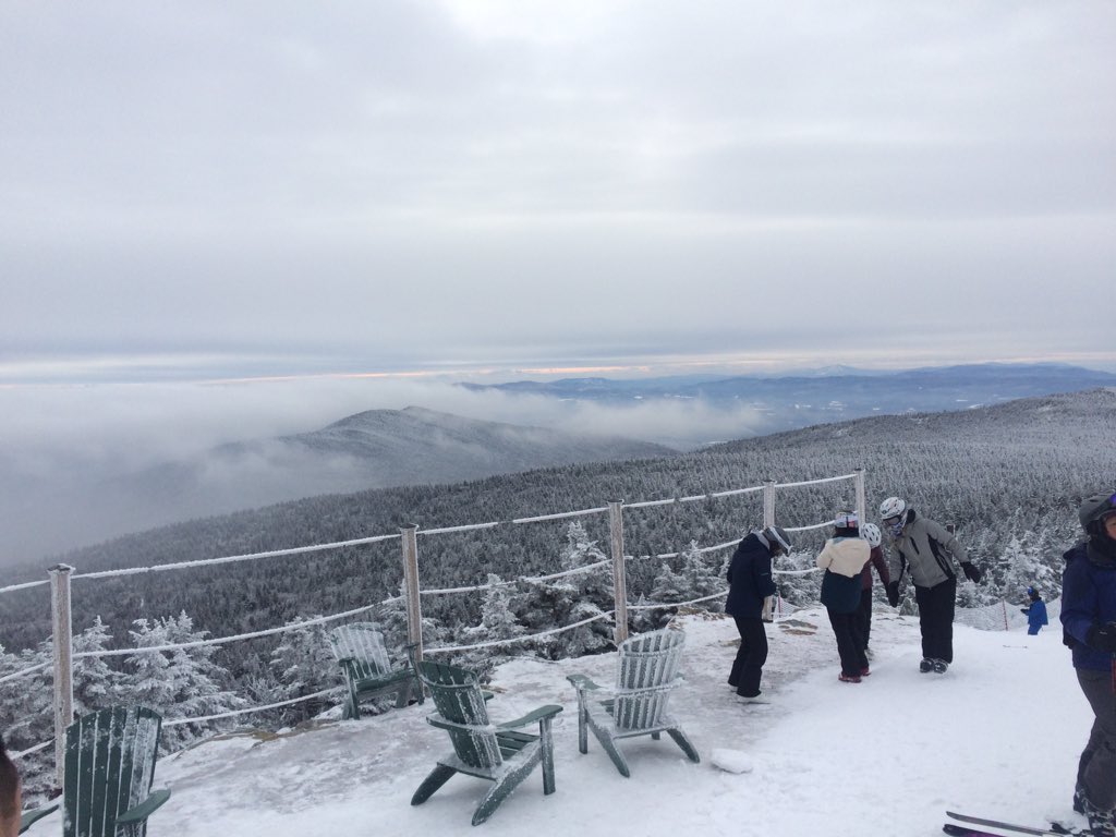 FramWorMBTA's tweet photo. #SkiTheBeast #ClearBeforeLunch #CloudsRollingInAfterLunch #PeakLodge https://t.co/6ZjKGV3byC