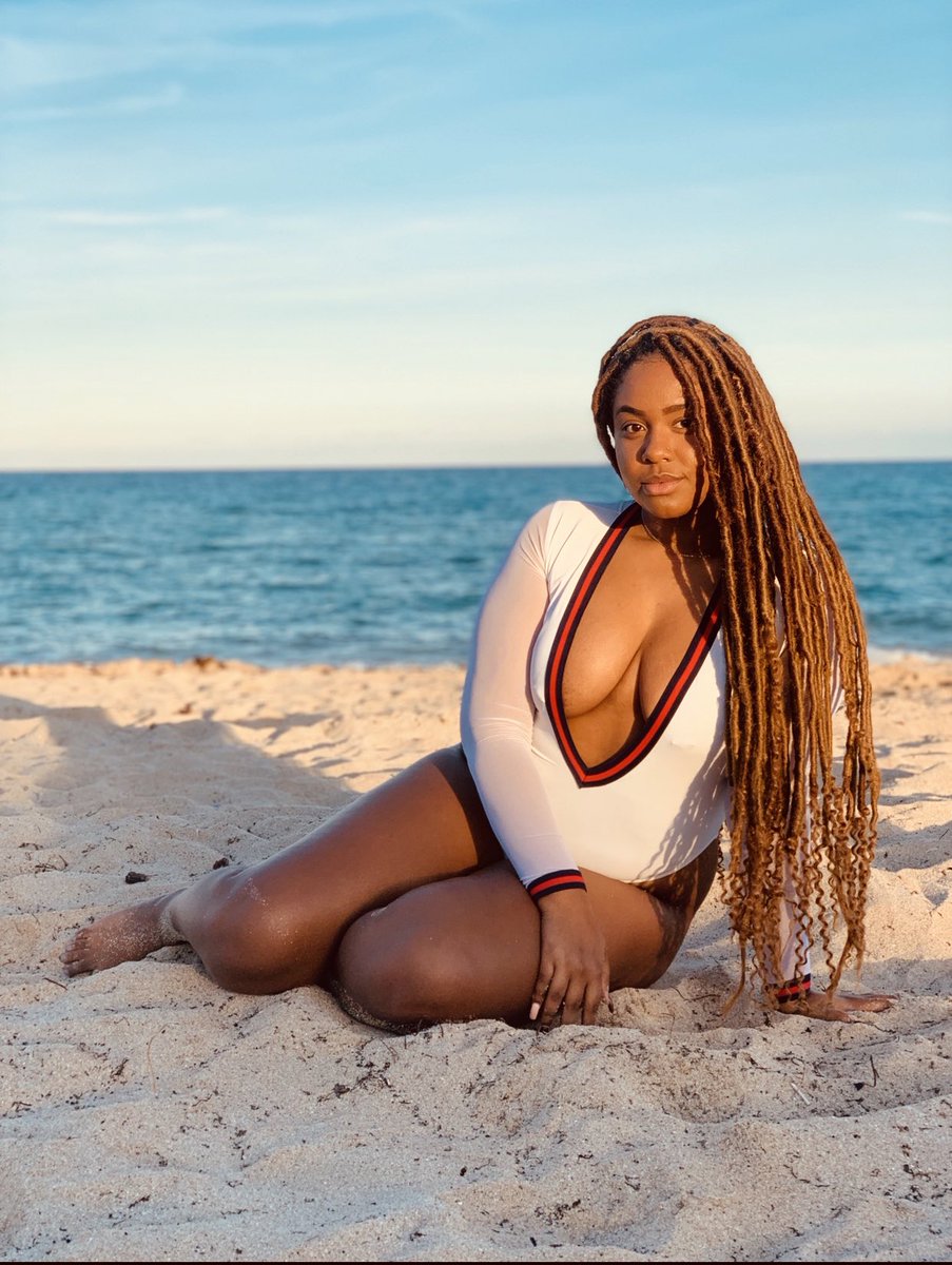 T_Simone_'s tweet image. Take a load off on my private island 🌴💦