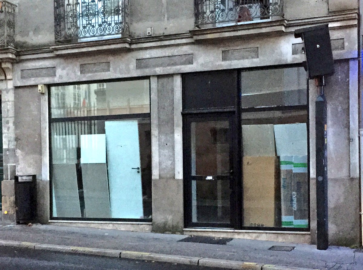 Nanteshype's tweet photo. 👀 🚧 Ouverture prévue le 28 janvier de #BodyHit Electro-#Fitness, 3 rue de l'hôtel de ville à #Nantes (juste devant le radar 📷). #sport https://t.co/Jyc98VNdzT