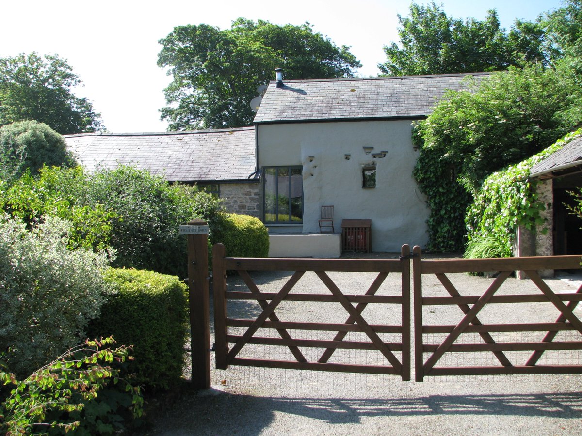 LastBarn's tweet photo. Have a wonderful break @LastBarn Up to 9 persons and 4 dogs #Pembrokeshire #dogfriendly @cottagescom UPDATE FOR 2019 - PETS NOW FREE! https://t.co/erTDWbeHyJ
