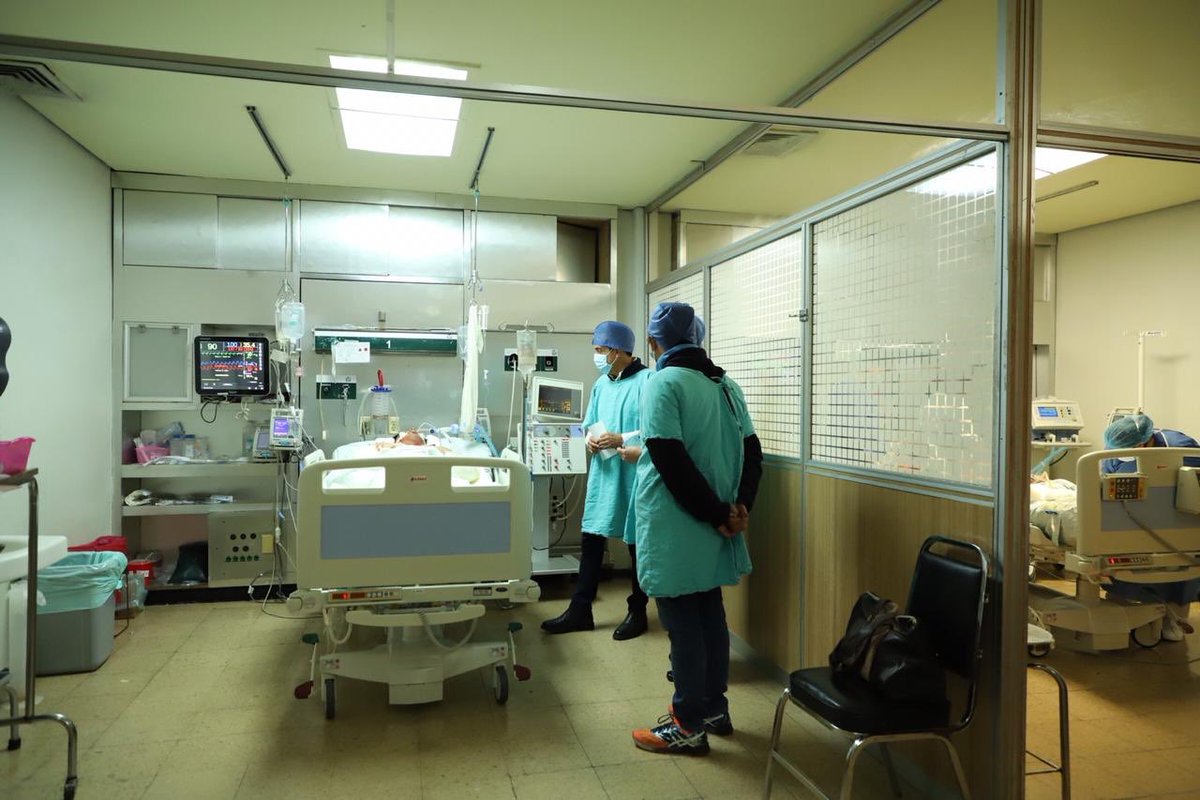 omarfayad's tweet photo. Me encuentro en el Hospital de Traumatología Magdalena de las Salinas; estoy visitando a las víctimas de la tragedia para brindarles todo el apoyo necesario. Agradezco el respaldo de @Tu_IMSS, pero sobre todo el servicio de las enfermeras y del personal médico ante estos sucesos. https://t.co/pysX5DuyfX