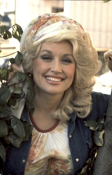 Happy Birthday, Dolly!  A huge wish for happiness to Dolly Parton ... 