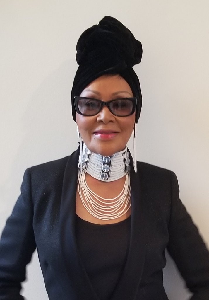 Feliciamabuza's tweet photo. @FabAcademic @Mmatshipi1 😂😂😂 Thank you @FabAcademic. You always have a sister's back. That's the mark of sisterhood. "Unsettling" a couple of people tonight in my proudly African designed necklace and earrings by @moyobybibi. Can't keep up with the compliments!🤩 Amazing work #MoyoByBibi. https://t.co/Idh8L8Fhzy