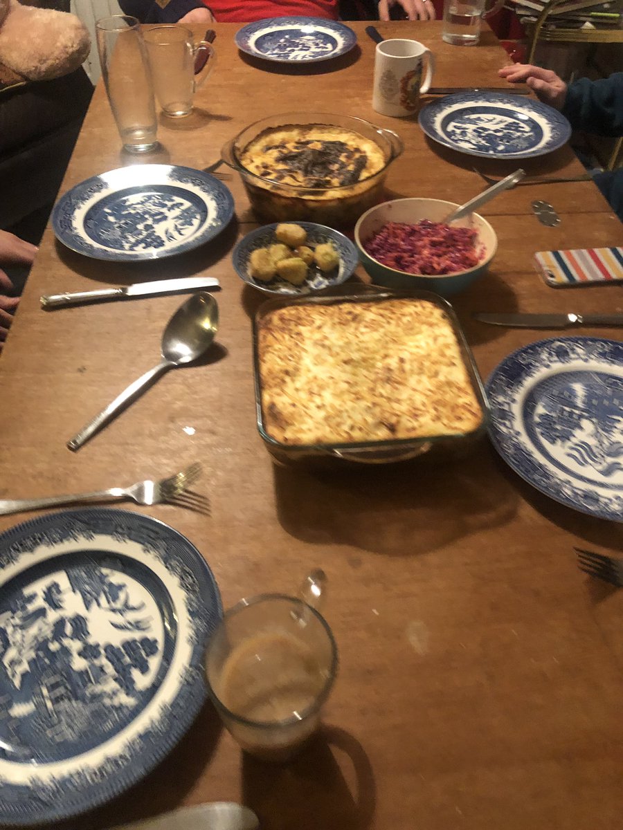 MelancholyMalf's tweet image. Another night of gaming tonight, a quick break from D&amp;amp;D as we welcome two more people to the party but instead a lesson in Backgammon &amp;amp; several@rounds of Love Letter with a feast in between 😄