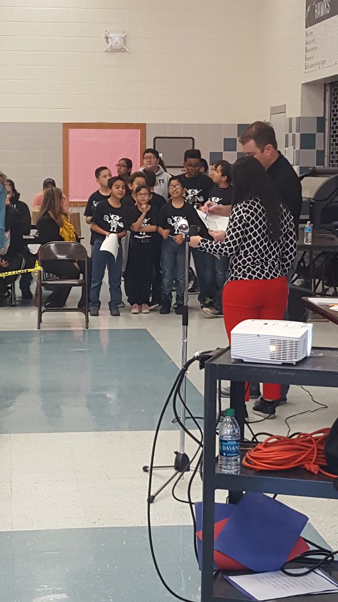MAlvarado_HMS's tweet image. Our cubs' shining faces and moments like these have made it all worth it!!! We are very PROUD of you for all your hard work and dedication!!! We love you cubs!!! @SurrattCubs #WDSTechSenseis #roboticsrocks #techcohort #blessedtechcoach #ilovewhatido