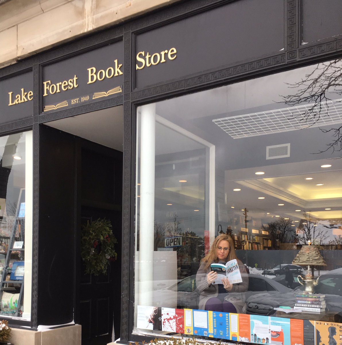 KateColbert's tweet image. Enjoyed the chance to #rockinthenewyear as an #authorinthewindow at @lfbooks. The shop is outstanding, the people amazing, the books inspiring. #thinklikeamarketer thinklikeamarketerthebook.com