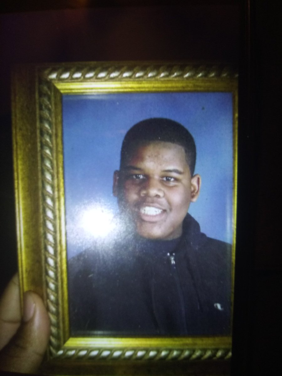 IAmTheRealATG's tweet image. It&apos;s an 11 year difference. 2008 (at 13) &amp;amp; now (at 24). My mother would tell me to stop scowling, relax my face muscles and be happy. I guess Mom didn&apos;t understand what hormonal changes meant (haha). Even though I stressed out a lot, I still took care of myself. #PubertyChallenge