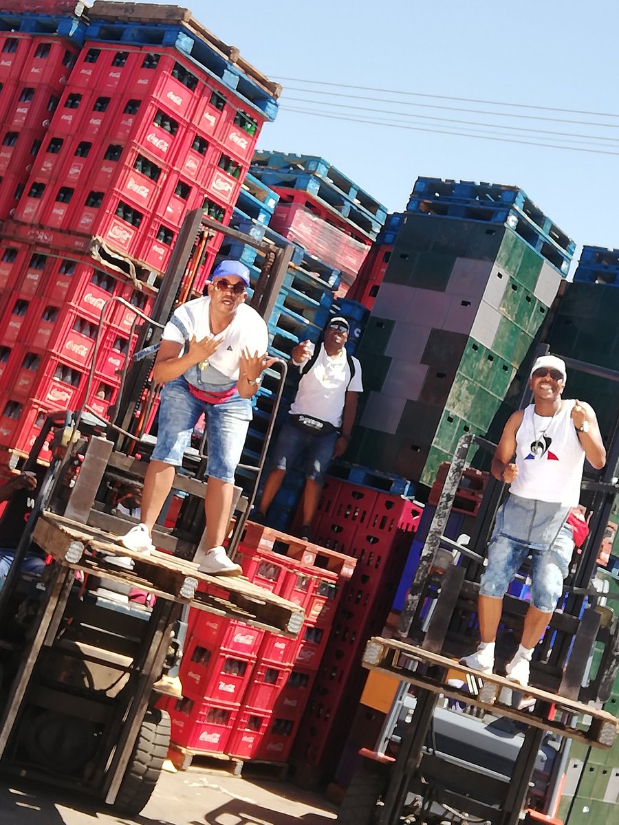 TeamDelela's tweet photo. Behind the scene https://t.co/u8hmoizG0n