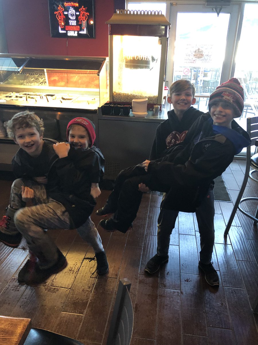 TMMed99's tweet image. Hockey Day MN! Austin, MN Squirt C’s looking fierce and goofing around after their game! Also a photo of the Mites who all made it to their game after a foot of snow overnight! #HockeyDayMinnesota #HockeyDayMN