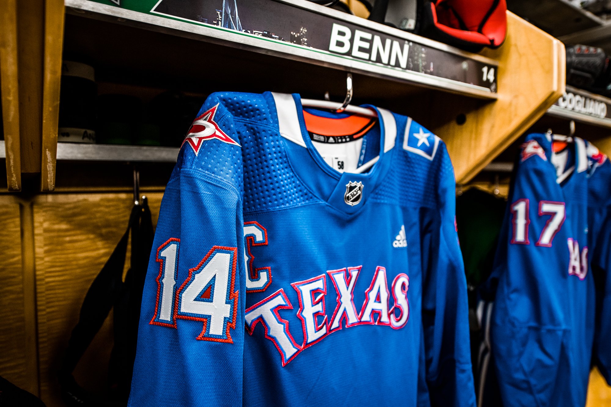 Gallery: Dallas Stars wear Rangers powder blue jersey before game