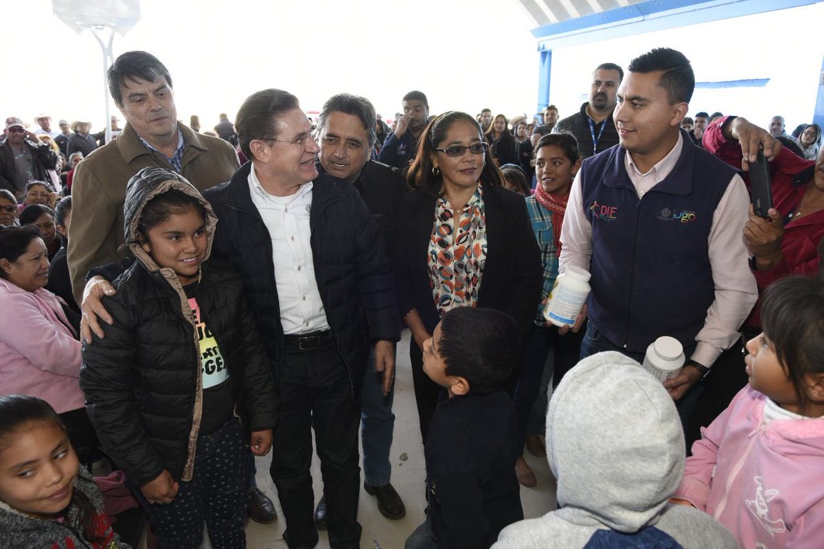 DIF_Durango's tweet photo. El Gobernador @AispuroDurango, en gira de trabajo en San Juan de Guadalupe, hizo entrega de apoyos invernales, paquetes alimentarios, escolares y suplementos en beneficio de las familias de esta región. https://t.co/Y9yWJzTTRh