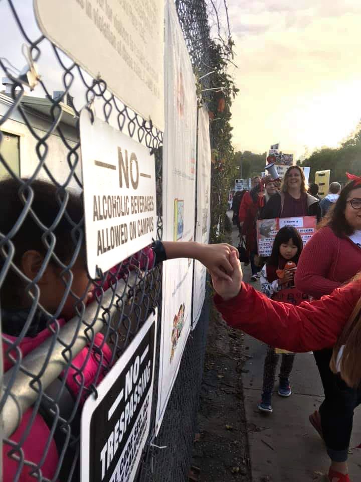 UTLAnow's tweet image. &quot;Very powerful picture taken by one of the teachers at my school. This student just wanted to feel connected to us and hold the teacher&apos;s hand.&quot;  - LA Teacher #LAUSDStrike #UTLAStrong #WeAreLA