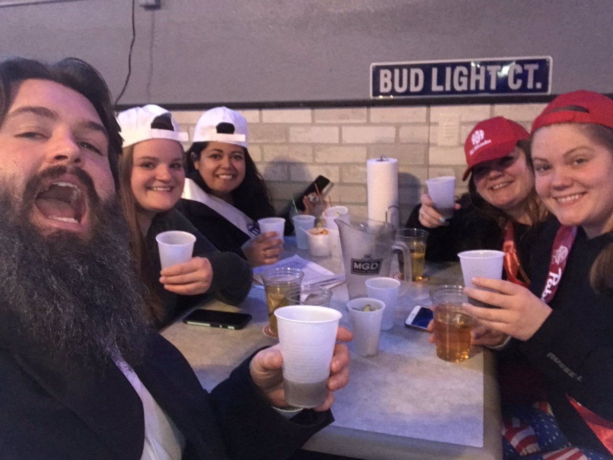 CourtneySchmit1's tweet photo. What a good way to end the #Vergasdayofplay! #VDOP1 @vergasplay https://t.co/tvqvwnXnEp