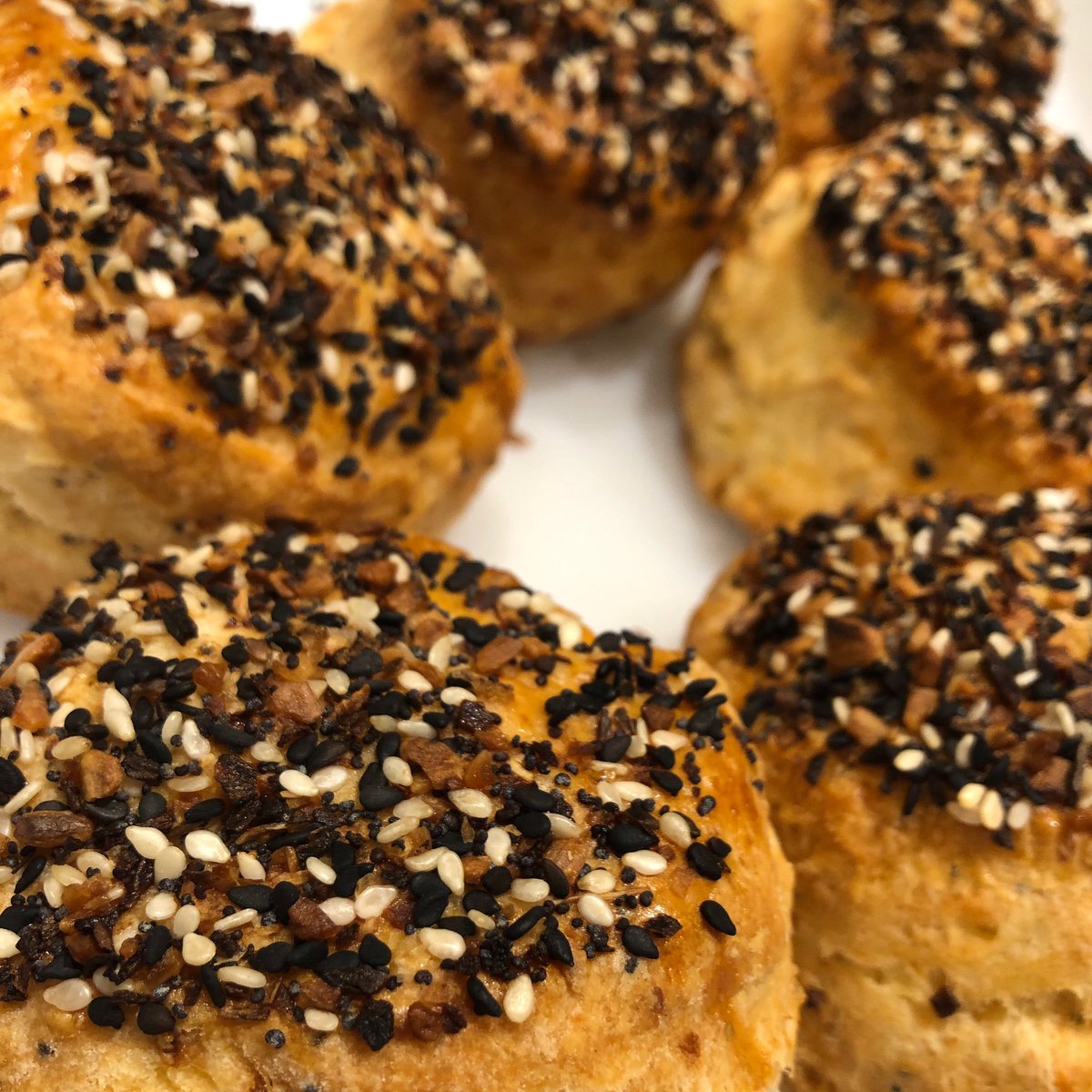 Everything scones from #KingStreetBaking 😋. They sell out quickly so get here early before they’re gone!

#KingStreetNYC #Brooklyn #Manhattan #OrensCoffee