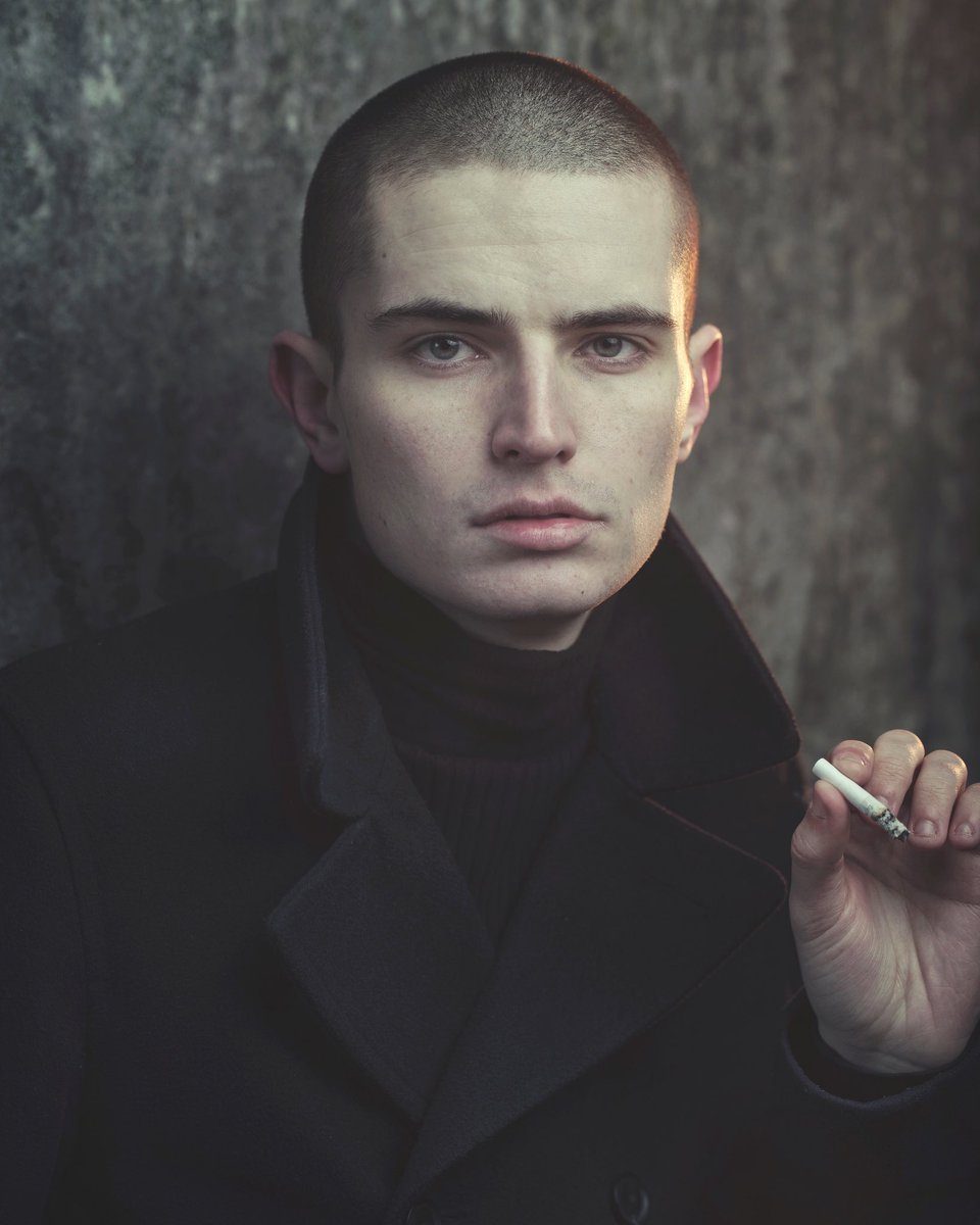 brettharkness's tweet photo. Great portrait shoot in Manchester with #connerhinchliffe - creating the softest light we could and created our own setting sun!! 
#pentaxambassador #commercialphotographer #locationphotographer #portraitphotography #locationlocationlocation #elinchrom #theflashcentre #pentax645z https://t.co/fdOsBvRZpY