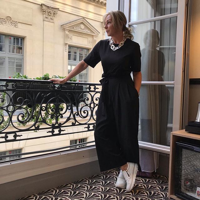 Goodbye  #paris  Love this city but love going home more🏡 -
-
- lived in my #jumpsuit #onlineshopping #travel #diffusionbykate @nudeofscandinavia shoes #comfortshoes