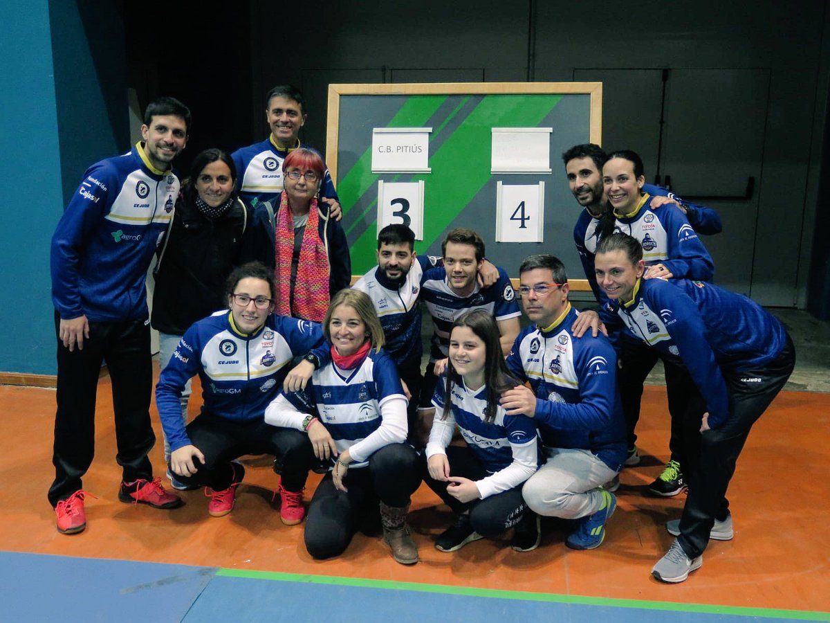DiarioHuelva's tweet photo. DEPORTES CRÓNICA: Golpe de campeón del Recre IES La Orden en Ibiza
#Bádminton #LigaDH @CBIESLAORDEN #Huelva @Pablo_Abian @cebey22 @Adrimarquez91 @belenrguez9 @RichardTharsis @karigun #Pitius #Ibiza @BadIbiza #TOP8
https://t.co/rJ0fW4PjYk https://t.co/j2bHVrNNhd