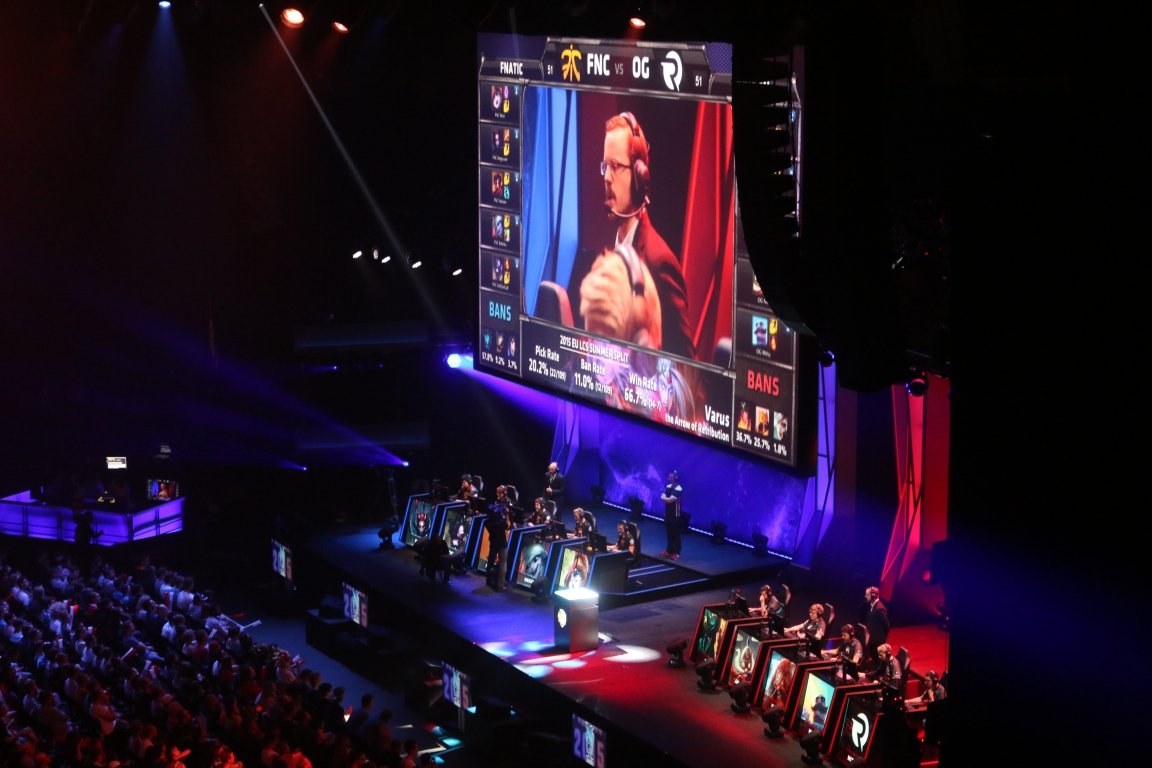 Astralisgg's tweet photo. We already did this once. Let's do it again! 

#OGWIN vs @FNATIC at 9PM CET

👉🏻 https://t.co/CSAPpVgT6v https://t.co/DZfiniJxKh