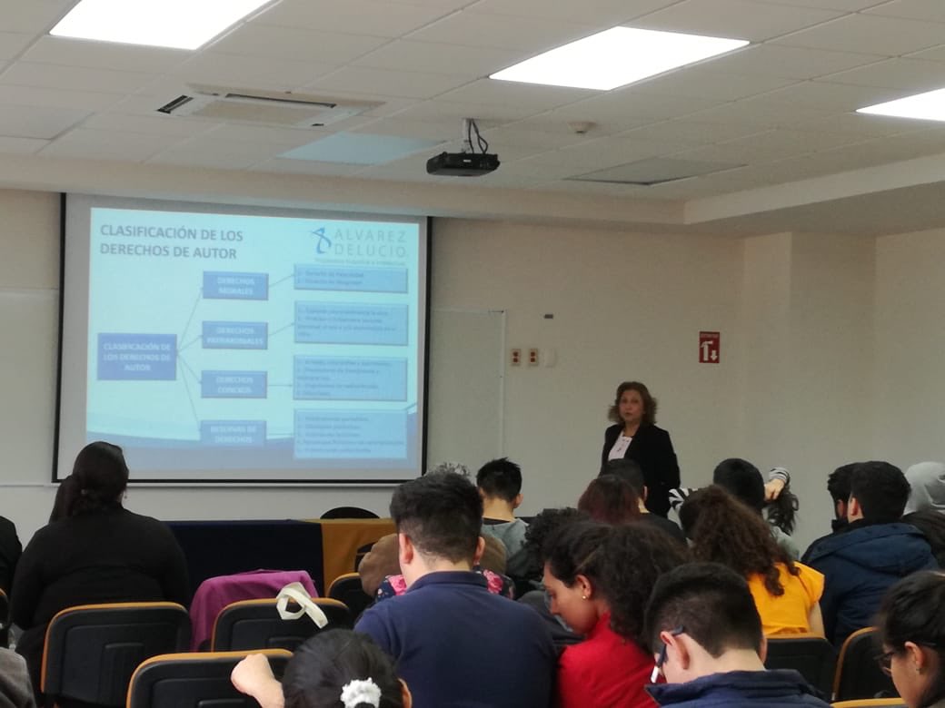EmprendeFq's tweet photo. Beatriz Álvarez en su conferencia: Aspectos legales : negocios, tecnología y regulación https://t.co/PPi7WWyEYp