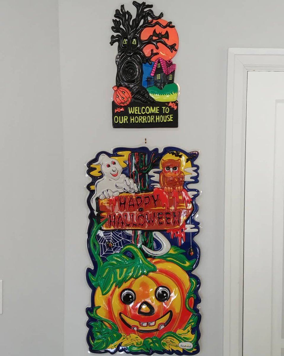 ClayAstroman's tweet photo. Shout-out to IG van_hollow_collections for the awesome new/old wall hanger! This thing is huge! ๐๐
#spooky #spookybasement #horror #halloween #halloscream #scream19 #pump #pumped #forcoolidiots #welcometomonsteropolis #the13creepsofchristmas #escapefromsideburnmountain https://t.co/9dEvMmBwnq