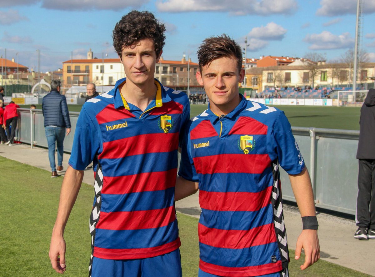 CanyerosCBrava's tweet photo. ¡Lo han vuelto a hacer! ¡Y esta vez en el #MunicipalDeLlagostera! @UELlagostera 2-0 @ce_mataro. El #Juvenilasso de @enalvaro sigue dando guerra en la @LigaNacional7. Los goles los marcaron @gerard_davesa y @didacgordilss17. ¡Enhorabuena cracks!😉 📷🔝 del amigo @jordi_juvanteny👏 https://t.co/WvMjNVUkOl