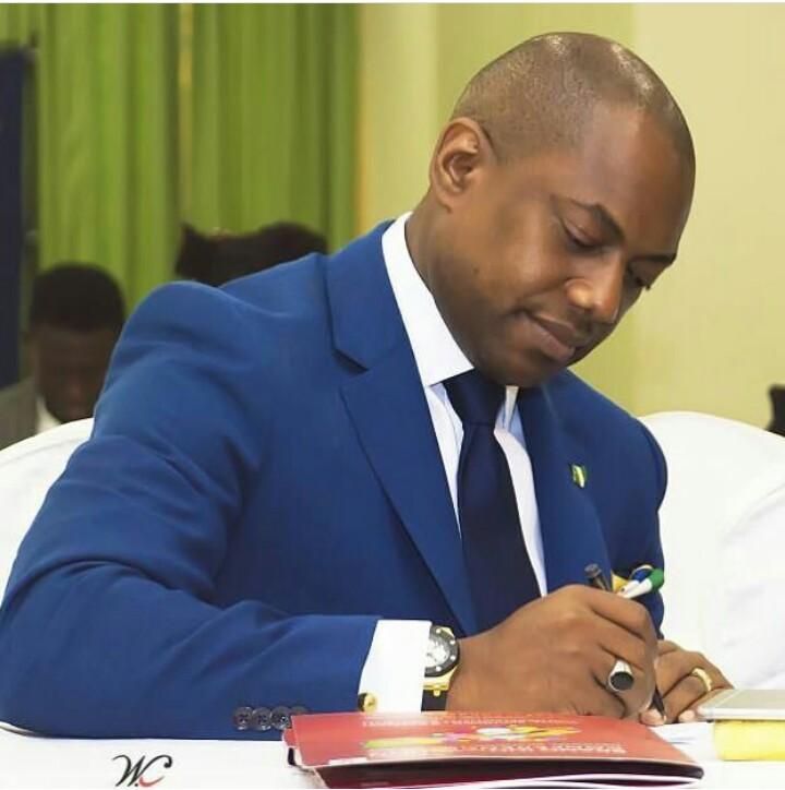 AbiaTeamfd's tweet photo. We would ensure the use of existing systems as much as possible to ensure that the after  school program are strengthened for students who may not be able to attend school in the morning.
#2019debate #FelaDurotoye
#PresidentialDebate https://t.co/V6xtFnQZoL