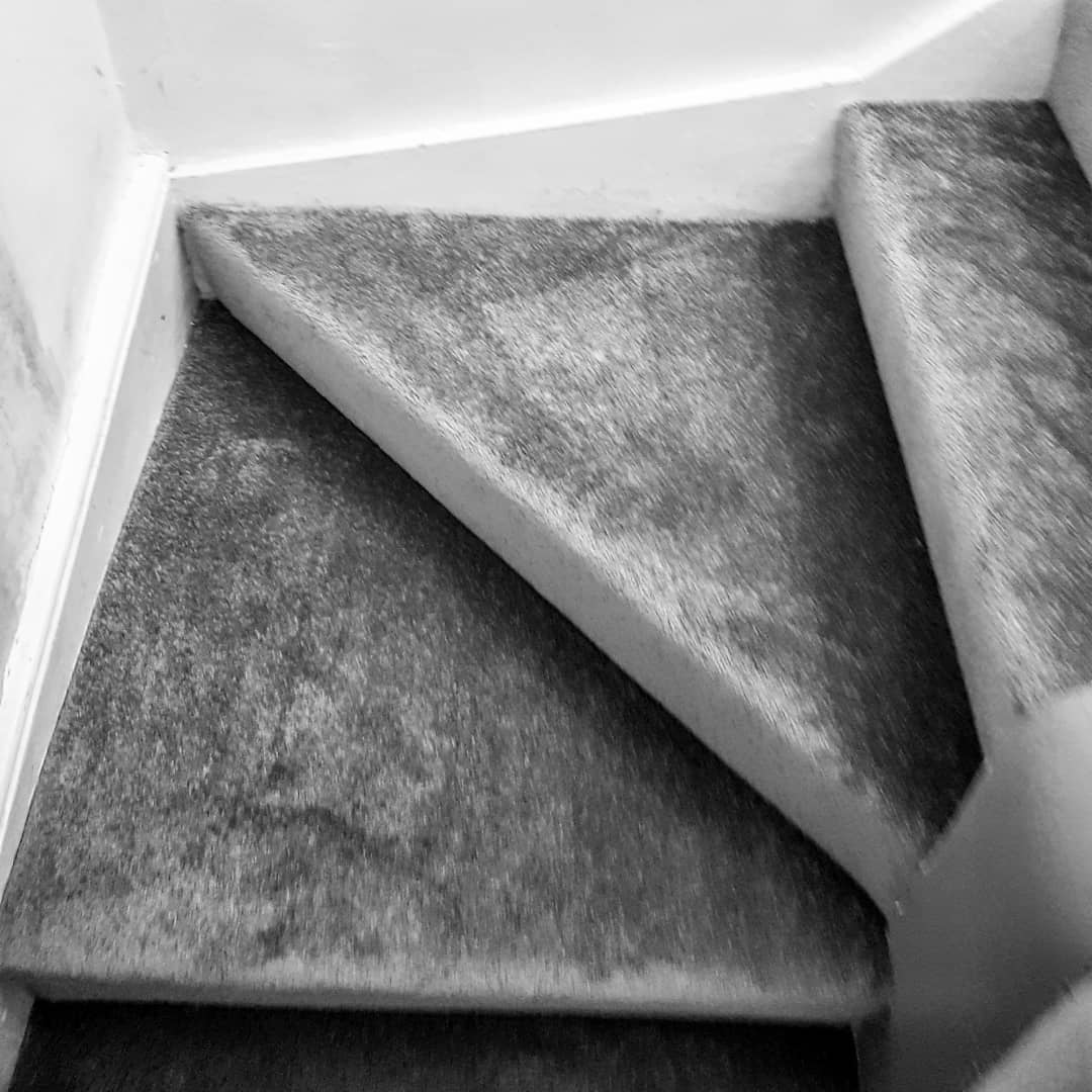 frankscarpets's tweet photo. Stunning new grey carpet fitted on this staircase for our Crook store! #ilovecarpetsme #greycarpet #newcarpet #carpet #carpetfitting #flooring #homeimprovement #flooringinspiration #flooringinstallation #flooringstore #newflooring https://t.co/ip3ItI5qXm