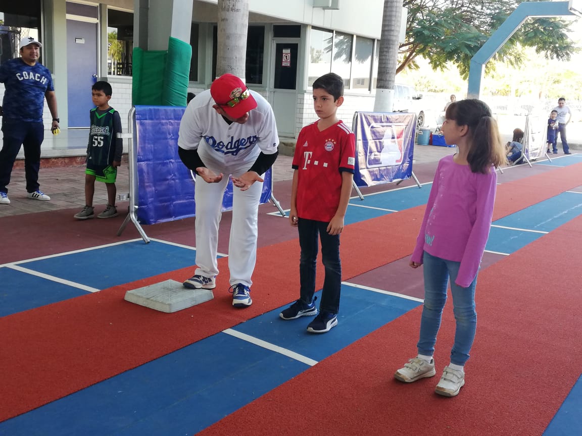 MLB_Mexico's tweet photo. #MLBExperience ¡Disfrutando del deporte que tanto amamos! #YoAmoElBeis https://t.co/pXXgTVJywN