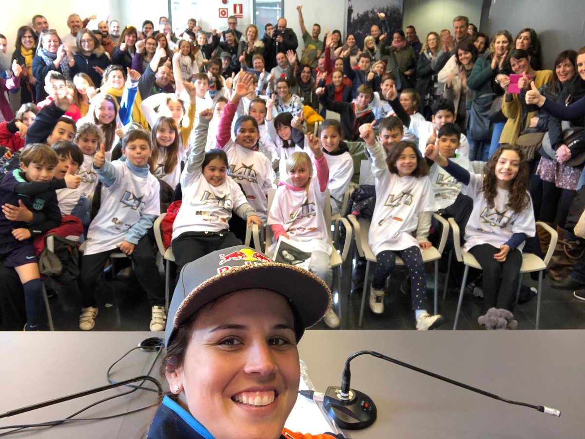 LaiaSanz_'s tweet photo. Ya en casa después de un #Dakar2019 increíble! Muchas gracias a los que me habéis recibido en el aeropuerto y en Corbera de Llobregat y muchas gracias a todos los que me habéis empujado desde las redes sociales para llegar hasta aquí!!! No puedo pedir más!!! 🙌🏻😘🙏🏻 @Dakar https://t.co/Rae0JOmtzO