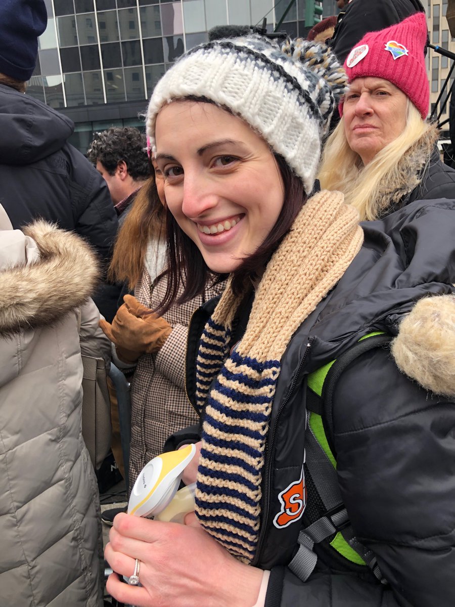 Pumping at the #WomensMarch2019! #womenswave #mfsi #statenisland #pumpmilklikeaboss #normalizebreastfeeding ⁦@Medela_US⁩