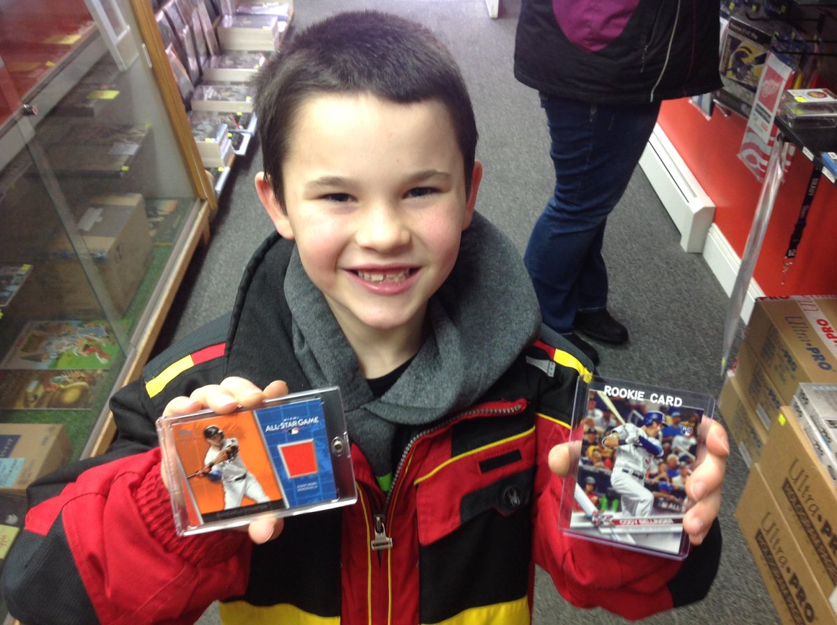 ptcomicscards's tweet photo. The cold and snow outside didn't stop this guy from wanting to crack some @Topps Baseball packs! Andrew popped a @Giancarlo818 Stanton All-Star Stitches 02/25 and a @Cody_Bellinger Rookie card! Nice pulls, Andrew! #ColdOutsideHotInTheShop #WhyWeCollect #TheHobby @SHOWYOURHITS https://t.co/YEpXE4AQ3Z