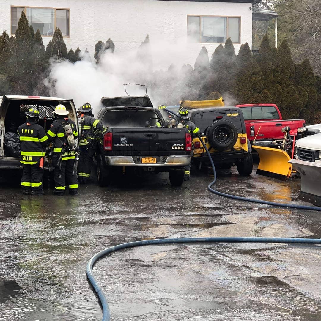 TownofMamkFD's tweet photo. At approximately 1154hrs #TMFD was dispatched to a #carfire at 626 5th Avenue. Upon arrival responding units discovered that the #fire had spread to several adjacent vehicles. The fire was quickly knocked down and the street reopened. #firefighter #firefighting #emergencyservices https://t.co/Qne5yxWD6d