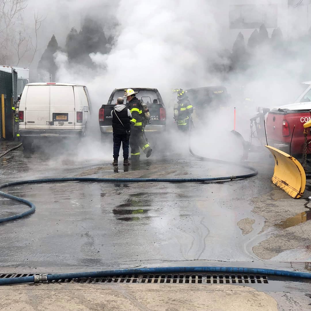 TownofMamkFD's tweet photo. At approximately 1154hrs #TMFD was dispatched to a #carfire at 626 5th Avenue. Upon arrival responding units discovered that the #fire had spread to several adjacent vehicles. The fire was quickly knocked down and the street reopened. #firefighter #firefighting #emergencyservices https://t.co/Qne5yxWD6d