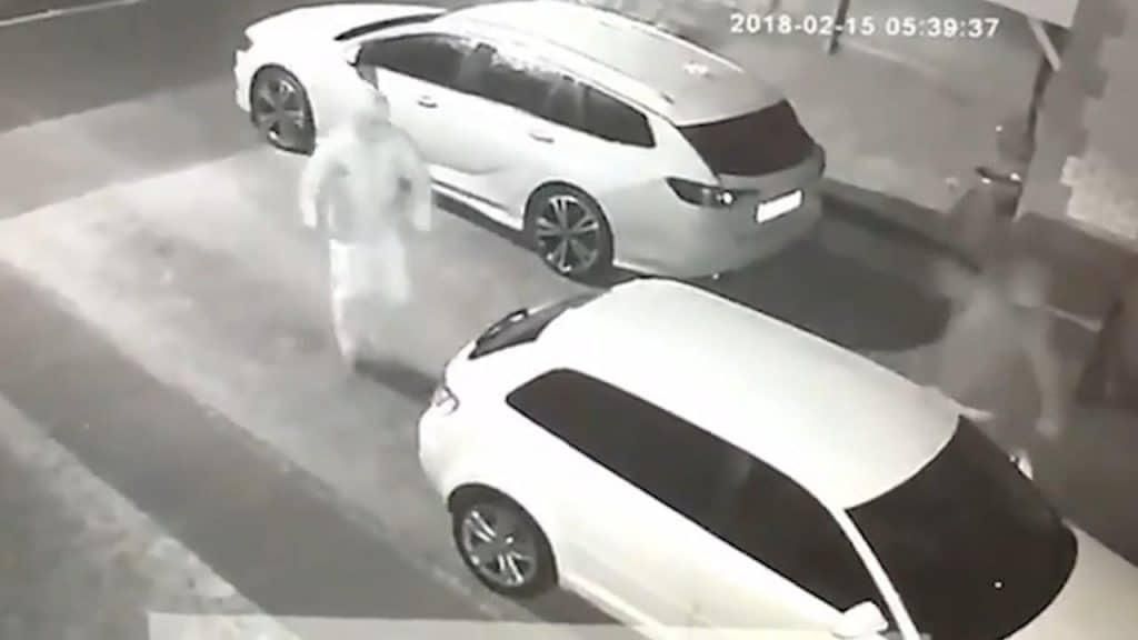 Worried about your car's safety? Here are 8 #hacks to catch someone breaking into your car: pxlme.me/qmCMcVq2 via <a href="/DDcountermeasu1/">DDcountermeasures</a>