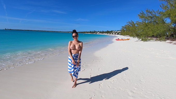 Wish my boobies a happy birthday!! They are officially 1 month old today and I love them 😍😌🎁 RT!! https://t<a href="/tag/zz"class="tags"><span>#zz</span></a>