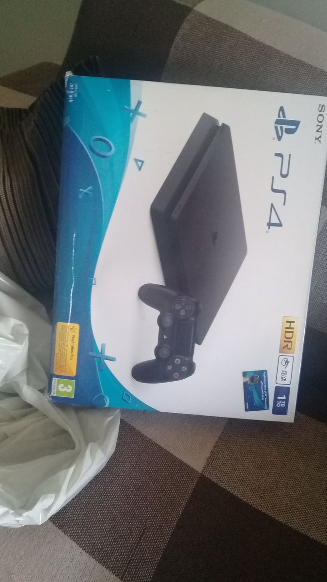 ❤❤❤ Obg Mãe e Pai,Vcs se esforçaram mt para poder me dar.Espero no futuro q eu possa retribuir tudo q vcs fazem por mim